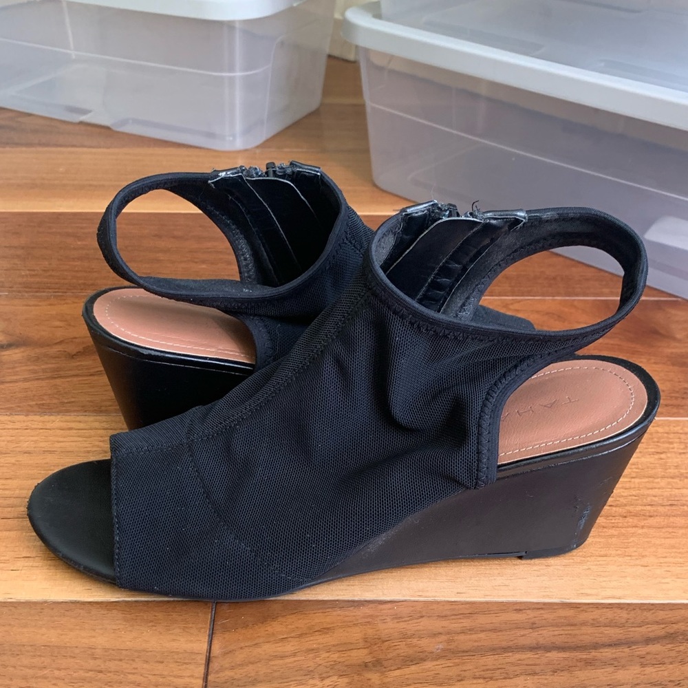 Tahari Black Wedge Sandals Size 8.5